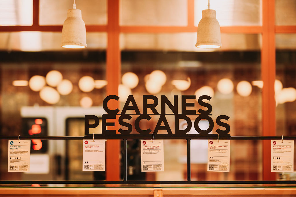 Variedad de platos y productos del buffet